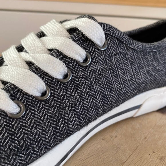 Rocket Dog Canvas Shoe - Picture 4 of 6